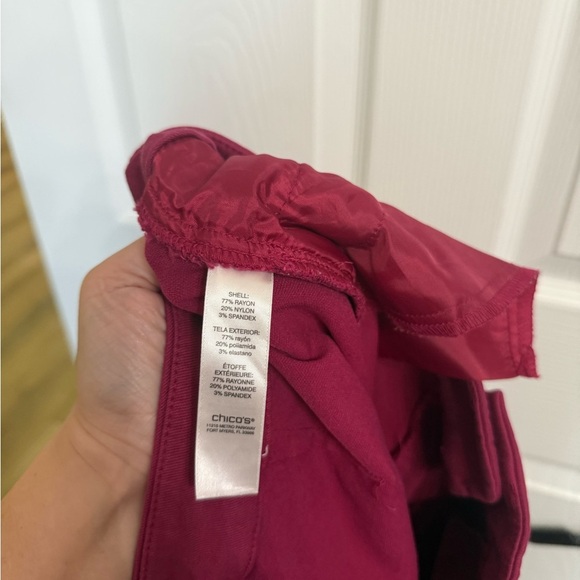 Chicos Size 1 Short (Women’s Medium 8) Fuschia Cranberry Perfect Stretch Pants - Picture 6 of 6